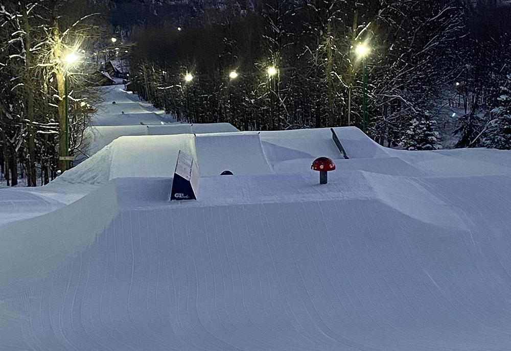 Feature Table Top Plaza Granite Peak