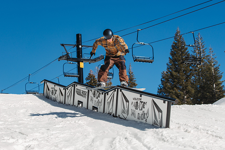 Feature Volcom Kink Dodge Ridge