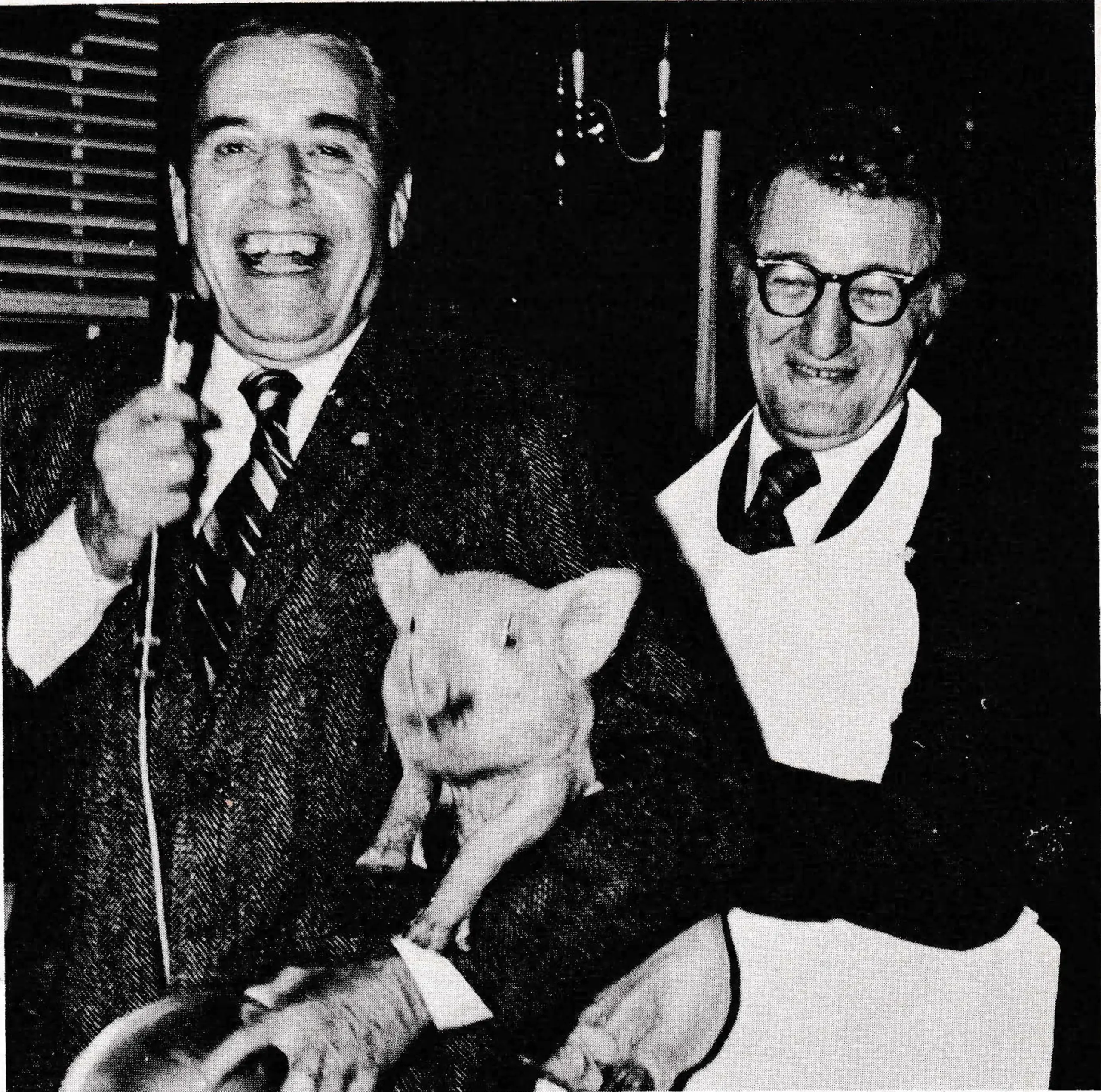 Cannon Mt.’s Bill Norton, awarded the Council’s Silver Bowl, takes a prompt from SIA executive director Doc Des Roches and friend at the “Tom Jones” dinner.