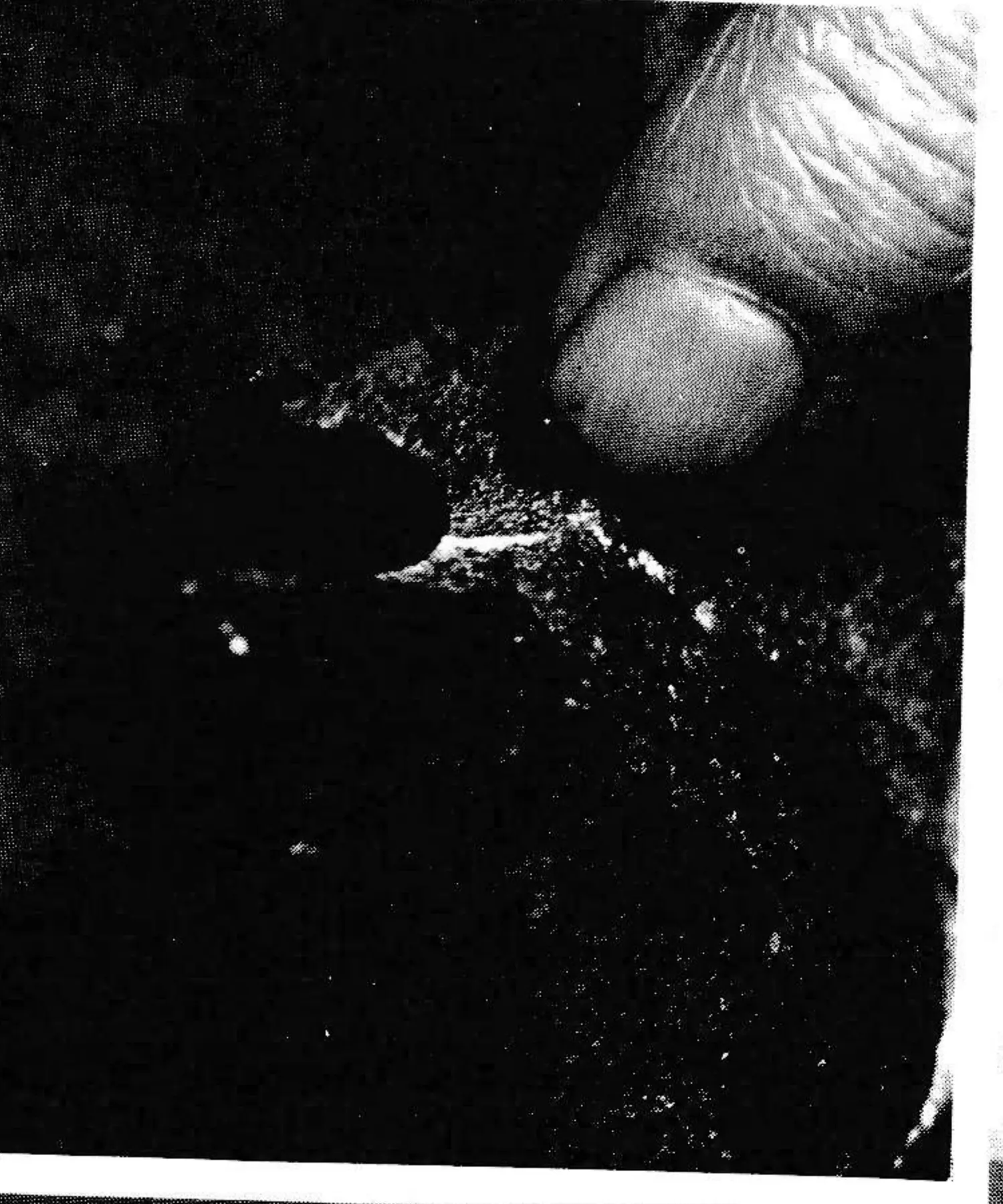 Depicts a crack in the grip that is discovered during Magnaflux inspection.