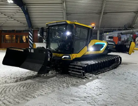 New All-Electric Snow Cat Debuts at Dutch Indoor Ski Dome