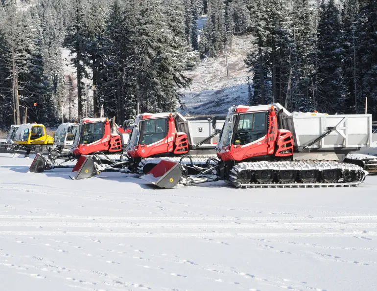 Monarch Patrol Crew setting up temporarily fencing based on the snow wind forecast