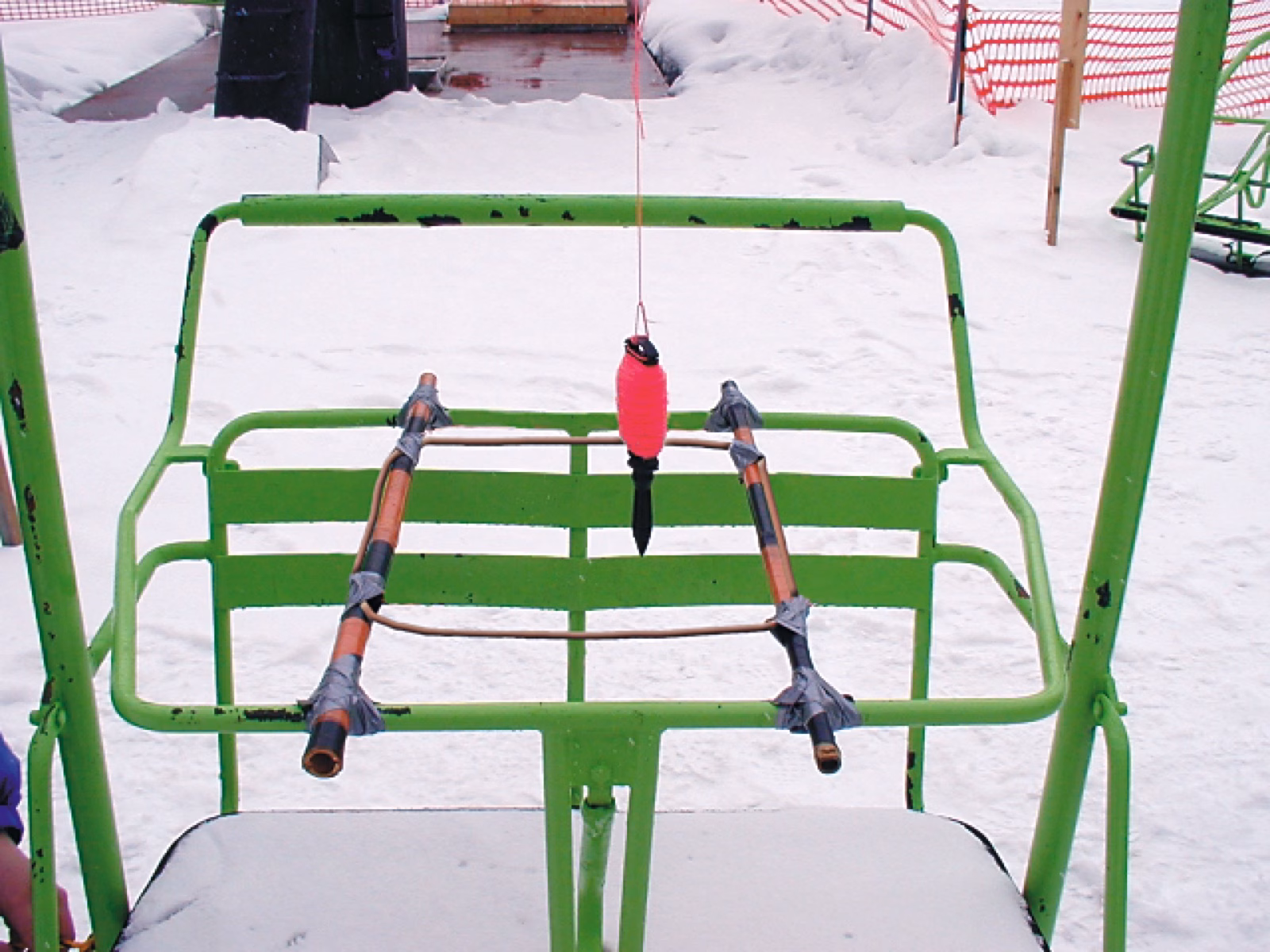 Pendulum swing meter mounted on a chairlift seat